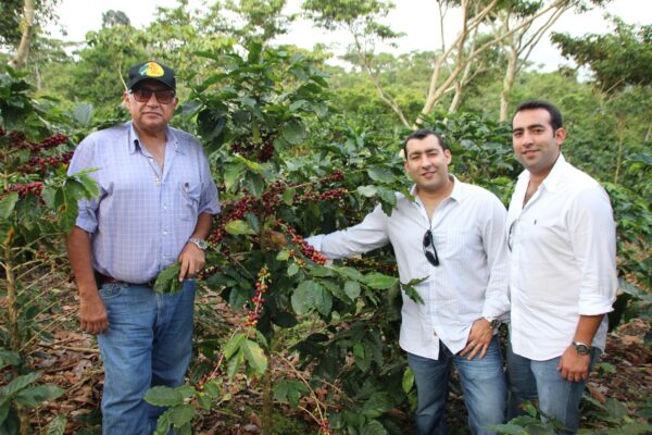 Nicaragua_quelle_Gollücke & Rothfos Volcafe (1) Kaffeebauern aus Nicaragua auf ihrer Plantage